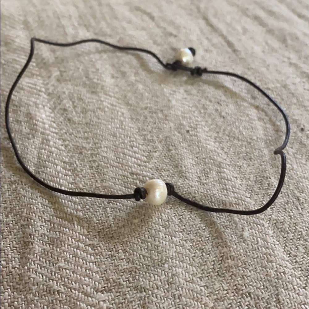 Short pearl necklace